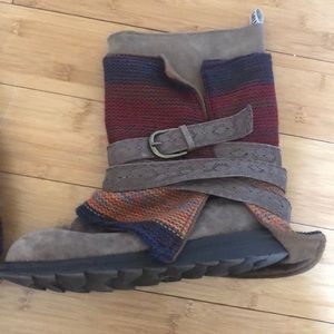 Mukluks boots size 9